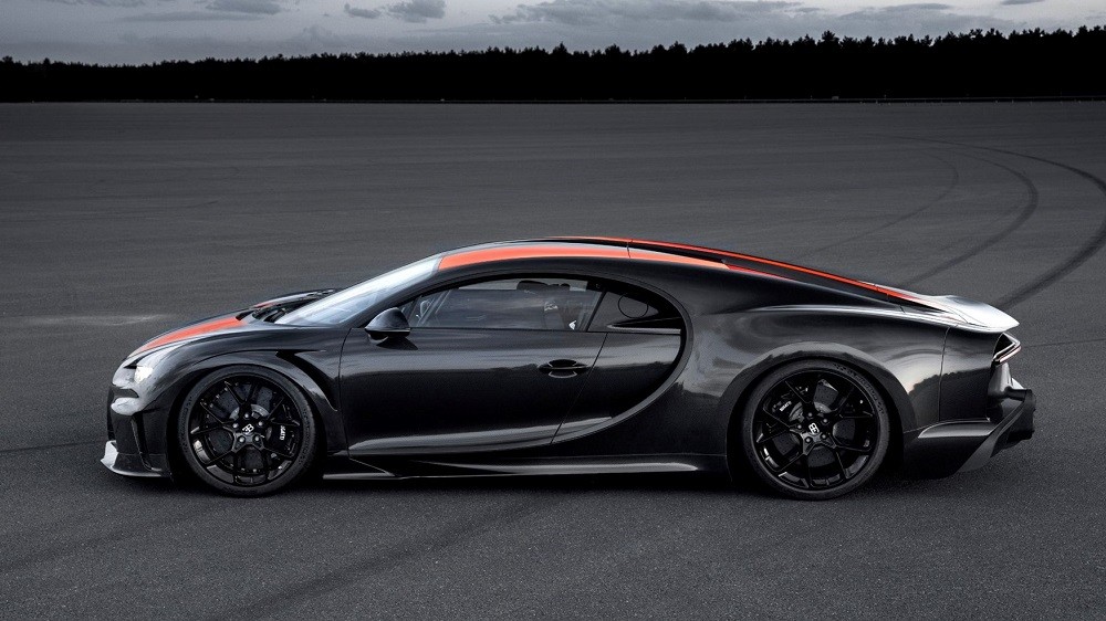 2020 Bugatti Chiron side