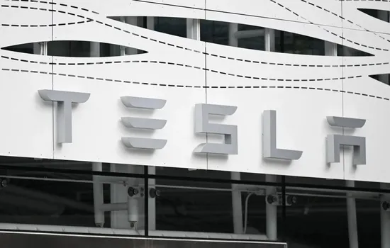 Tesla Shareholders Advised to Reject Elon Musk Package