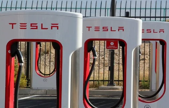 Thieves Steal Cables from Tesla Supercharger