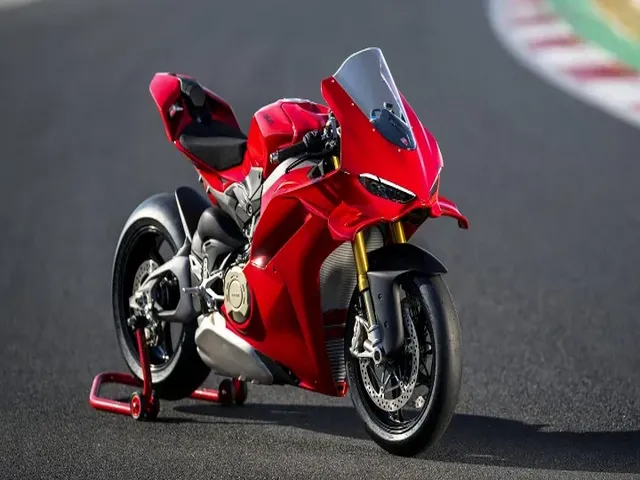 2025 Ducati Panigale V4 First Look