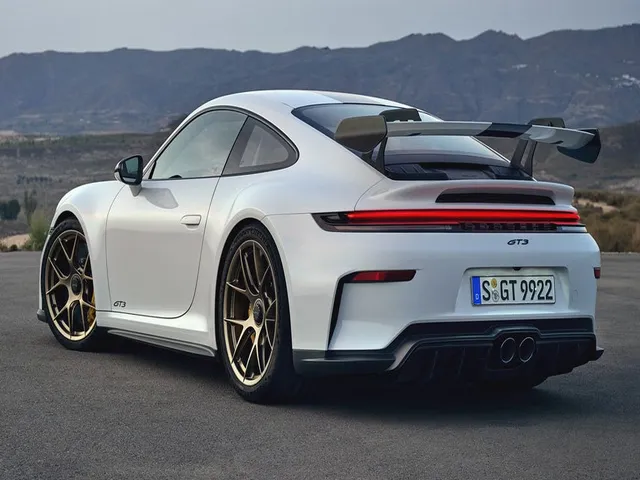 2025 Porsche 911 GT3 Specs