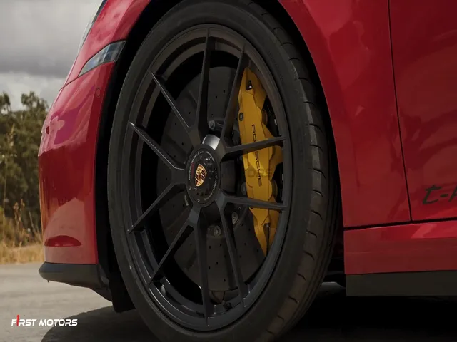 2025 Porsche 911 GT3 Tires