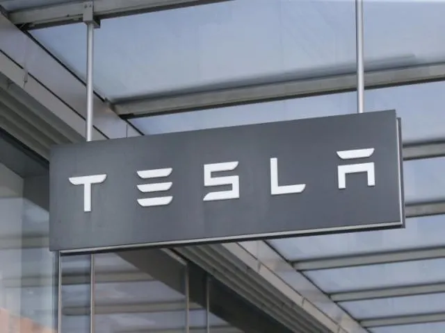 Tesla Market Cap Rises to $1 Trillion