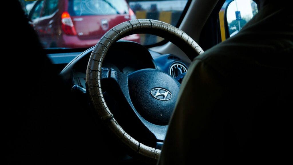 Automatic vs Manual Cars in Indian Traffic: What's Better for Daily Commute?