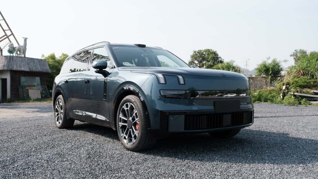 Automakers Extend Gas and Hybrid Models Deeper Into the Next Decade