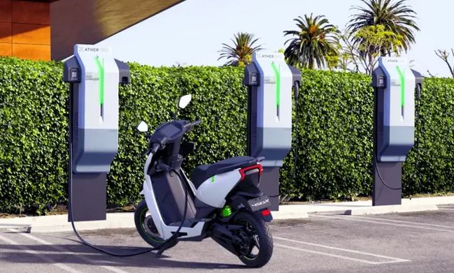 Electric Motorcycle Charging Standards Begin to Emerge in North America